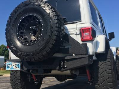 IRON CROSS - IRON CROSS 18-19 JEEP WRANGLER JL STUBBY REAR BUMPER WITH TIRE CARRIER - GP-2202