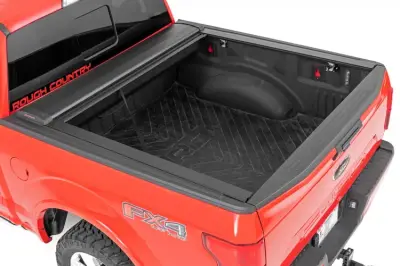 Rough Country - ROUGH COUNTRY RETRACTABLE BED COVER 5'7" BED | FORD F-150 2WD/4WD (2015-2020)
