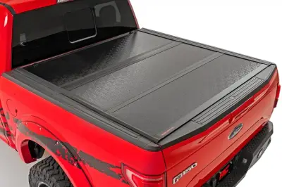 Rough Country - ROUGH COUNTRY HARD LOW PROFILE BED COVER 5'7" BED | FORD F-150 2WD/4WD (21-22)