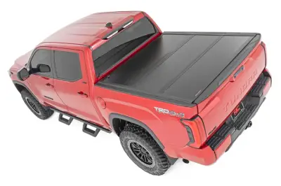 Rough Country - ROUGH COUNTRY HARD LOW PROFILE BED COVER 5.5 FT | CARGO MGMT | TOYOTA TUNDRA (2022)