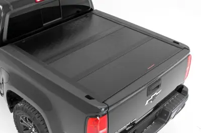 Rough Country - ROUGH COUNTRY HARD LOW PROFILE BED COVER 5' BED | CHEVY/GMC CANYON/COLORADO (15-25)