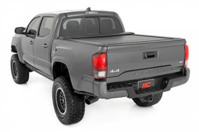 Rough Country - ROUGH COUNTRY RETRACTABLE BED COVER 5' BED | DOUBLE CAB | TOYOTA TACOMA (2016-2023)