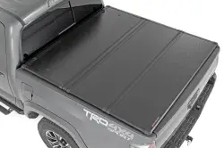 Rough Country - ROUGH COUNTRY HARD FOLDING BED COVER 5 FT BED | TOYOTA TACOMA 2WD/4WD (16-22) - Image 1