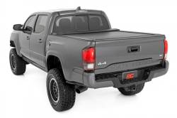 Rough Country - ROUGH COUNTRY RETRACTABLE BED COVER 5' BED | DOUBLE CAB | TOYOTA TACOMA (2016-2023) - Image 1