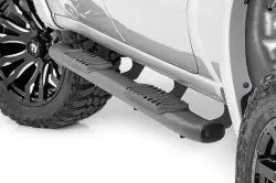 ROUGH COUNTRY Oval Nerf Step Crew Cab | Chevy/GMC 1500/2500HD/3500HD (19-26 & Refresh)